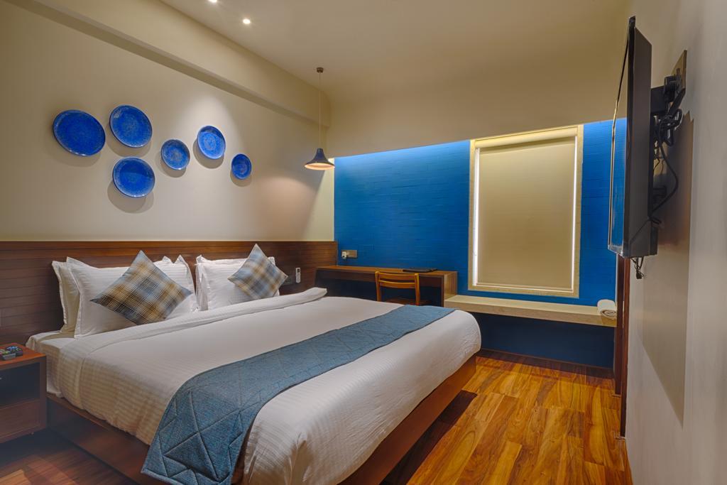 The Elements Hotel Rajkot Room photo